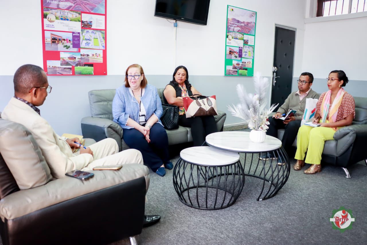 𝗙𝗶𝗵𝗮𝗼𝗻𝗮𝗻𝗮 𝘁𝗮𝗺𝗶𝗻'𝗶𝗿𝗲𝗼 𝘁𝗼𝗺𝗽𝗼𝗻'𝗮𝗻𝗱𝗿𝗮𝗶𝗸𝗶𝘁𝗿𝗮 𝗲𝗼 𝗮𝗻𝗶𝘃𝗼𝗻'𝗻𝘆 𝗕𝗡𝗜 𝗠𝗮𝗱𝗮𝗴𝗮𝘀𝗰𝗮𝗿.