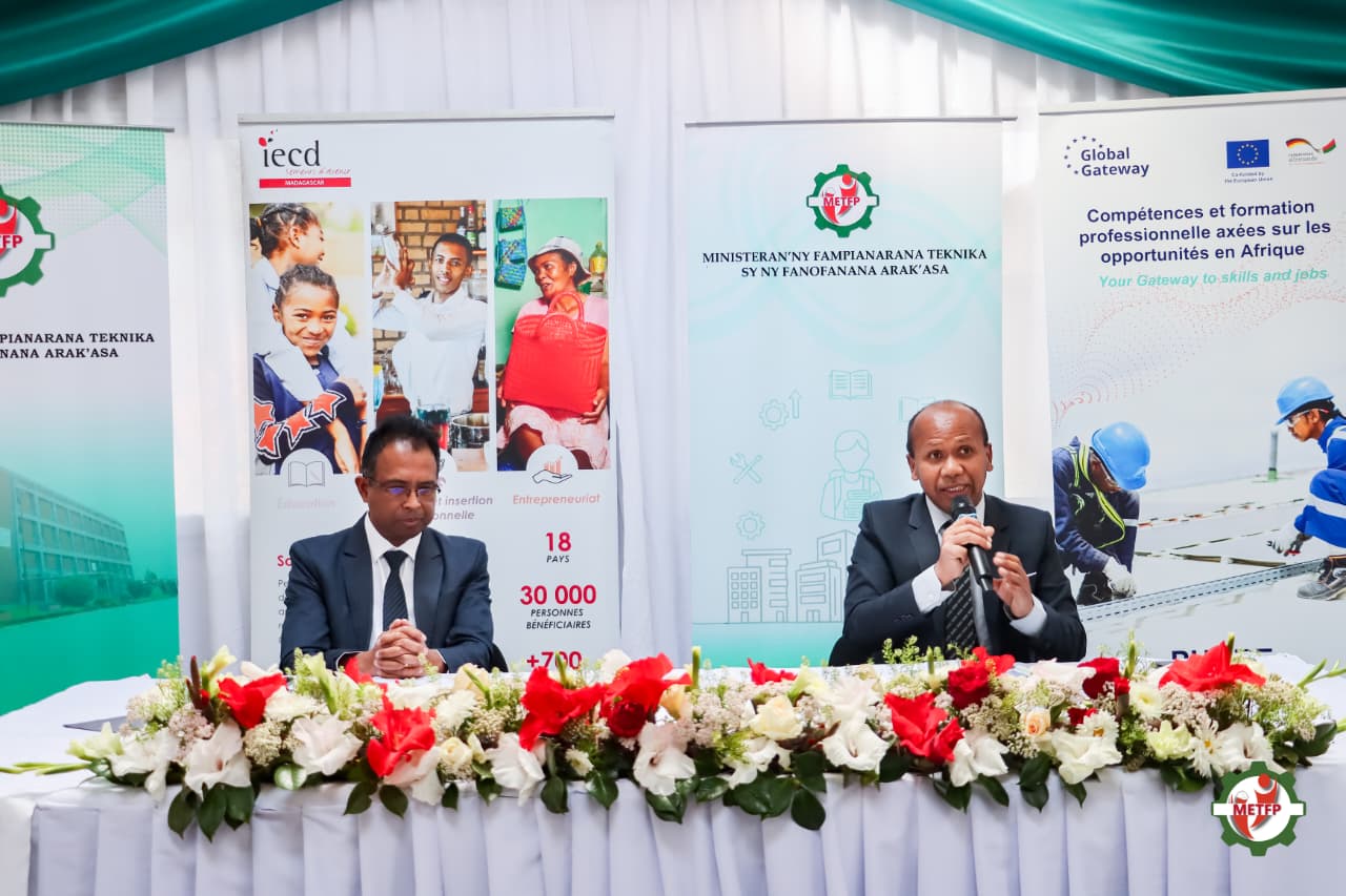 𝗥𝗘𝗠𝗜𝗦𝗘 𝗢𝗙𝗙𝗜𝗖𝗜𝗘𝗟𝗟𝗘 𝗗𝗘𝗦 𝗥𝗘́𝗙𝗘́𝗥𝗘𝗡𝗧𝗜𝗘𝗟𝗦 𝗗𝗘 𝗙𝗢𝗥𝗠𝗔𝗧𝗜𝗢𝗡