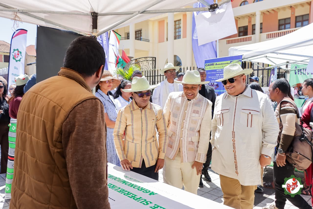 𝐎𝐔𝐕𝐄𝐑𝐓𝐔𝐑𝐄 𝐎𝐅𝐅𝐈𝐂𝐈𝐄𝐋𝐋𝐄 𝐃𝐔 𝐅𝐎𝐑𝐔𝐌 𝐃𝐄𝐒 𝐌𝐄́𝐓𝐈𝐄𝐑𝐒 « 𝐍𝐘 𝐀𝐍𝐉𝐀𝐑𝐀 𝐀𝐒𝐀𝐊𝐎 »