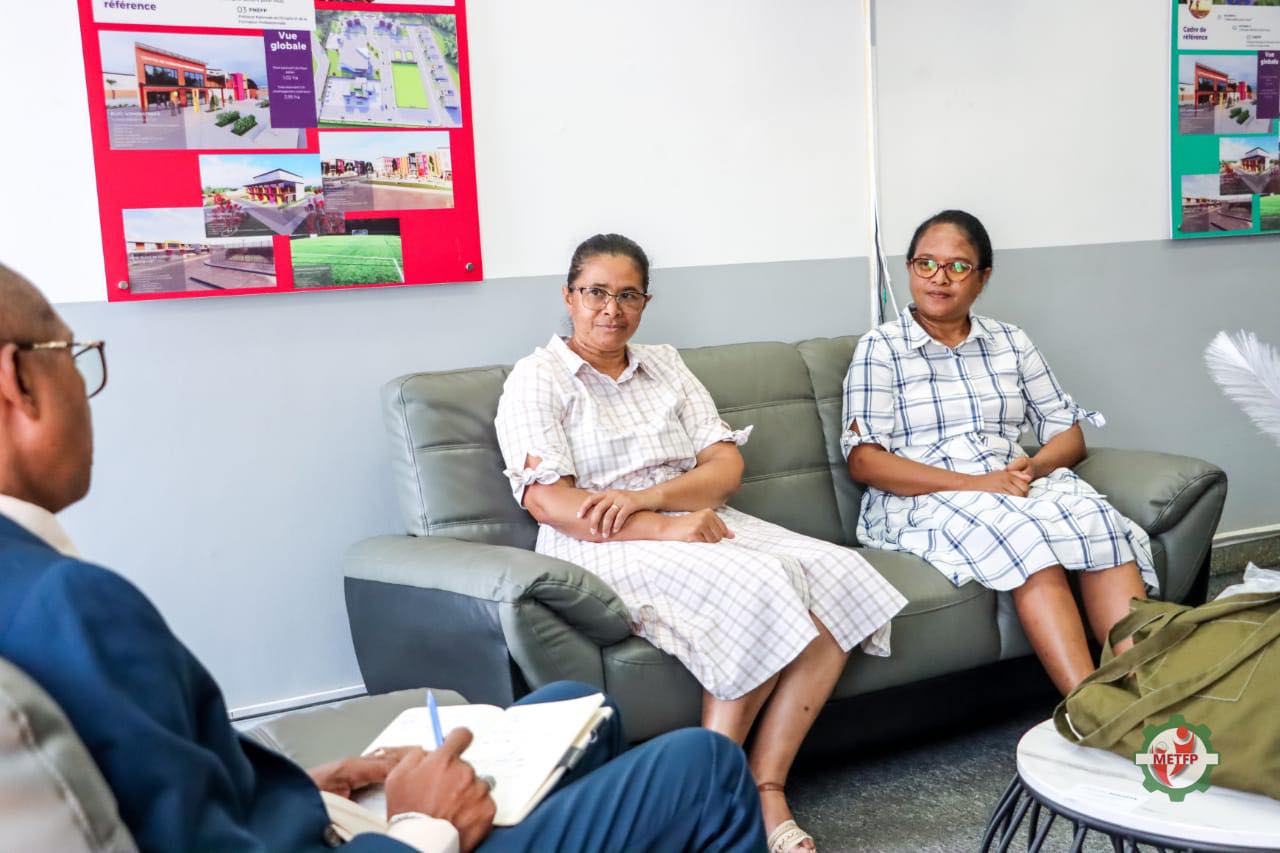 𝗙𝗶𝗵𝗮𝗼𝗻𝗮𝗻𝗮 𝘁𝗮𝗺𝗶𝗻'𝗶𝗿𝗲𝗼 𝗧𝗮𝗹𝗲 𝗺𝗶𝘀𝗮𝗵𝗮𝗻𝗮 𝗻𝘆 𝗺𝗮𝗵𝗮 𝗼𝗹𝗼𝗻𝗮 𝗲𝗼 𝗮𝗻𝗶𝘃𝗼𝗻'𝗻𝘆 𝘃𝗼𝗻𝗱𝗿𝗼𝗻𝗮 𝗦𝗢𝗖𝗢𝗧𝗔.