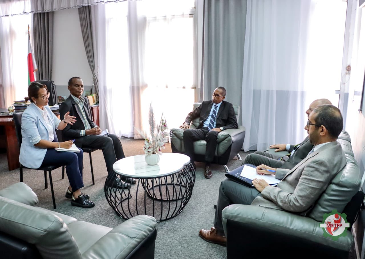 𝗙𝗶𝗵𝗮𝗼𝗻𝗮𝗻𝗮 𝘁𝗮𝗺𝗶𝗻'𝗻𝘆 𝗠𝗮𝘀𝗼𝗶𝘃𝗼𝗵𝗼𝗻'𝗻𝘆 𝗩𝗼𝗻𝗱𝗿𝗼𝗻𝗮 𝗘𝗼𝗿𝗼𝗽𝗲𝗮𝗻𝗶𝗻𝗮 𝗲𝘁𝗼 𝗠𝗮𝗱𝗮𝗴𝗮𝘀𝗶𝗸𝗮𝗿𝗮.